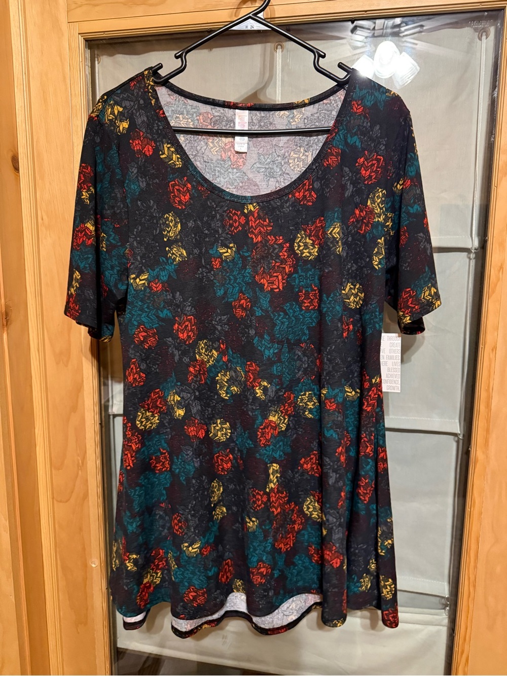 Women's Black Floral Scoop Neck Top - Multicolor Print